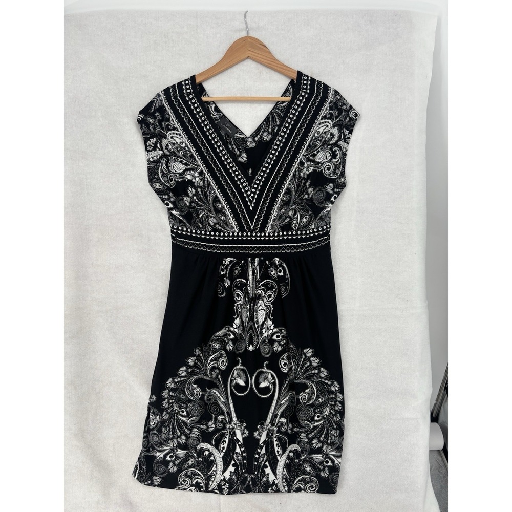 Kiara Black and White V-Neck Dress Size L Cap Sleeve Elastic Waistband